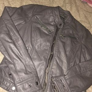 • H O T  leather jacket •